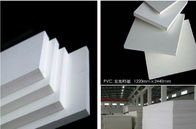 Feuille durable 1220 x 2440mm rigides ignifuges de forex de PVC de Cabinet blanc