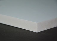Les forex blancs de PVC de Sintra couvrent la haute densité 19mm pour la couleur adaptée aux besoins du client par tapisserie d'ameublement